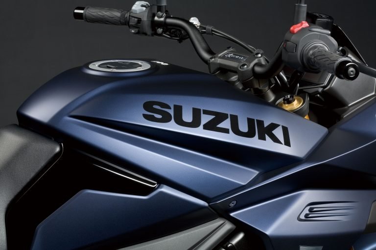 Suzuki Katana 2022: close-up of side fairing