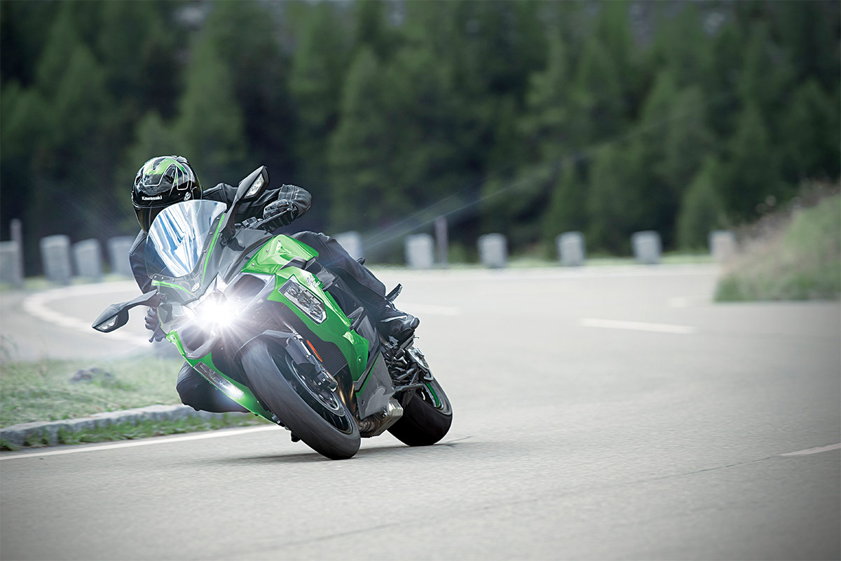 2021 Kawasaki Ninja H2 SX leaning into the twisties