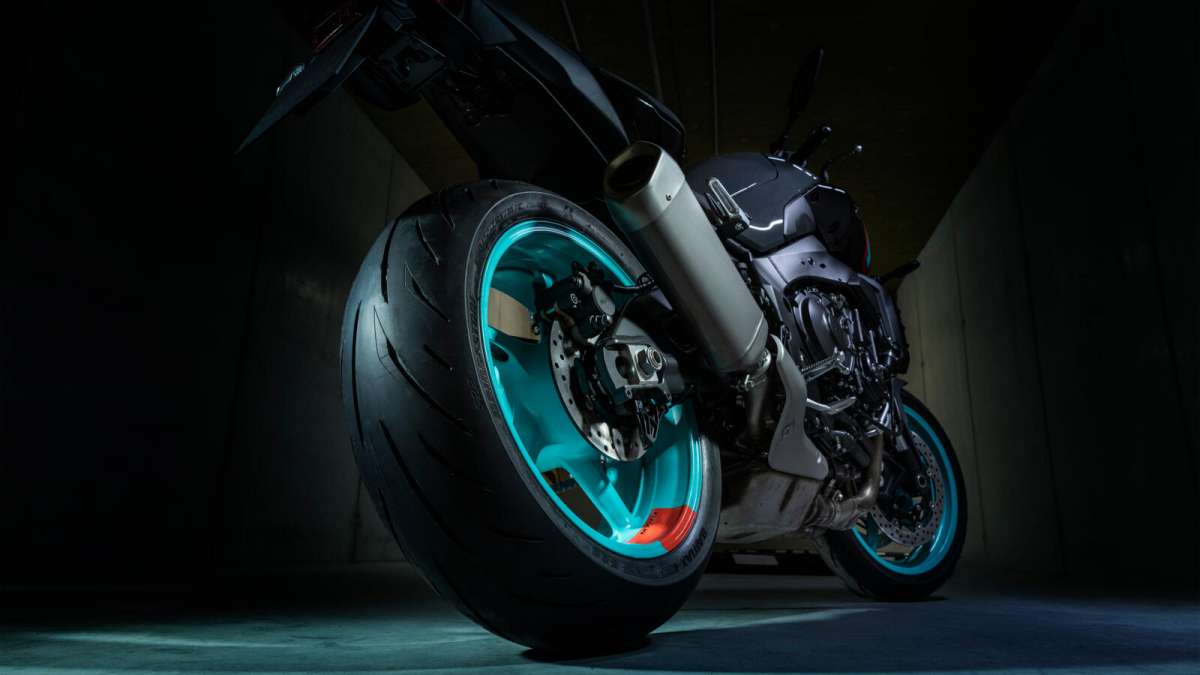 2022 yamaha mt-10 - back tire view