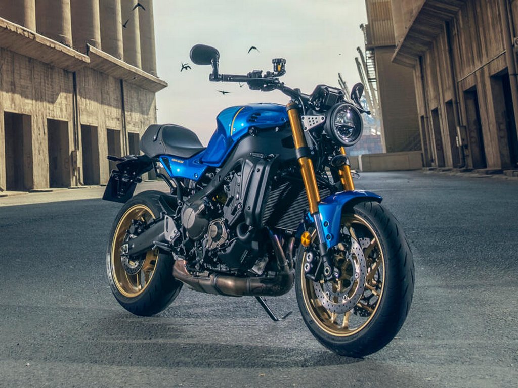 A right frontal view of the all-new 2022 Yamaha XSR900