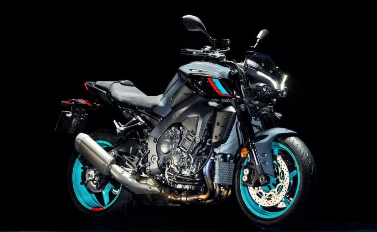 2022 Yamaha MT-10 - front right view