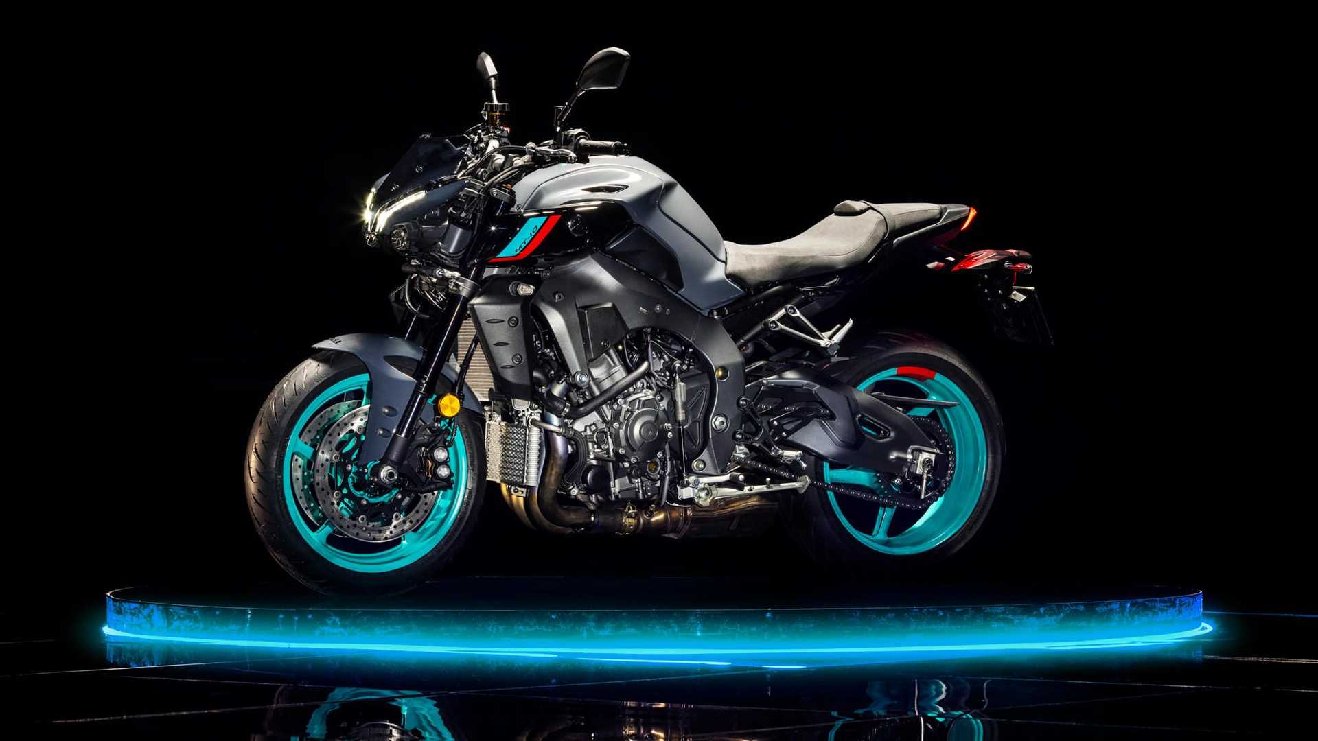 2022 Yamaha MT-10 - side left view