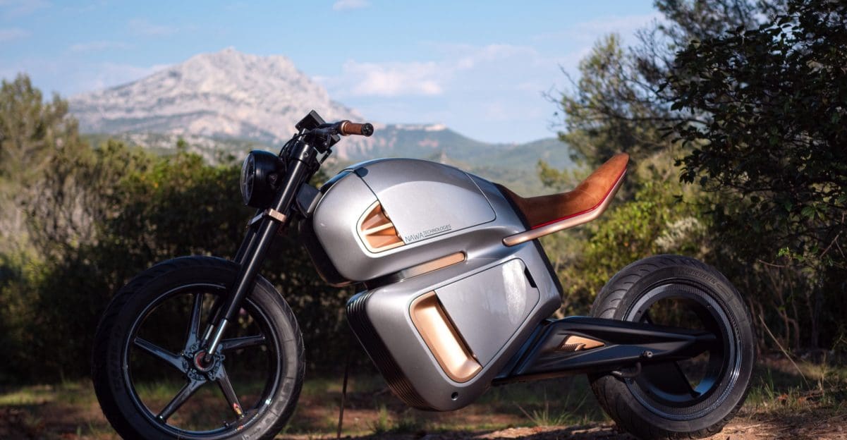 World's First Hybrid Battery-Powered 