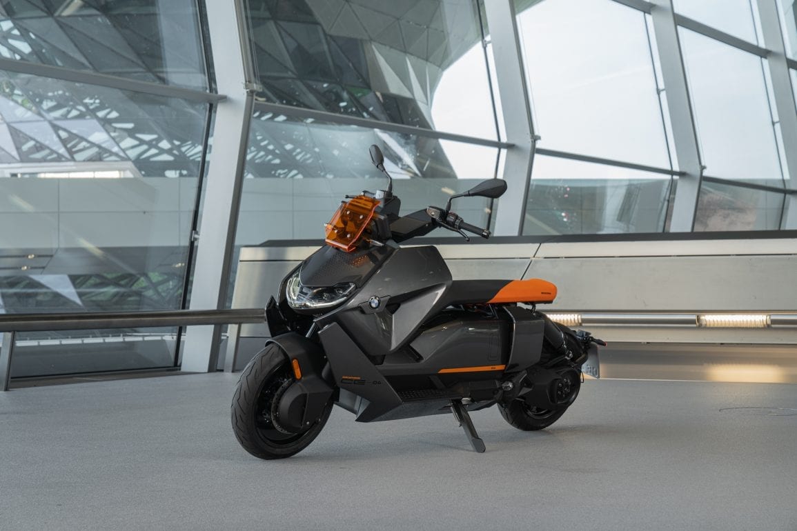 BMW CE 04 parked in front of a building