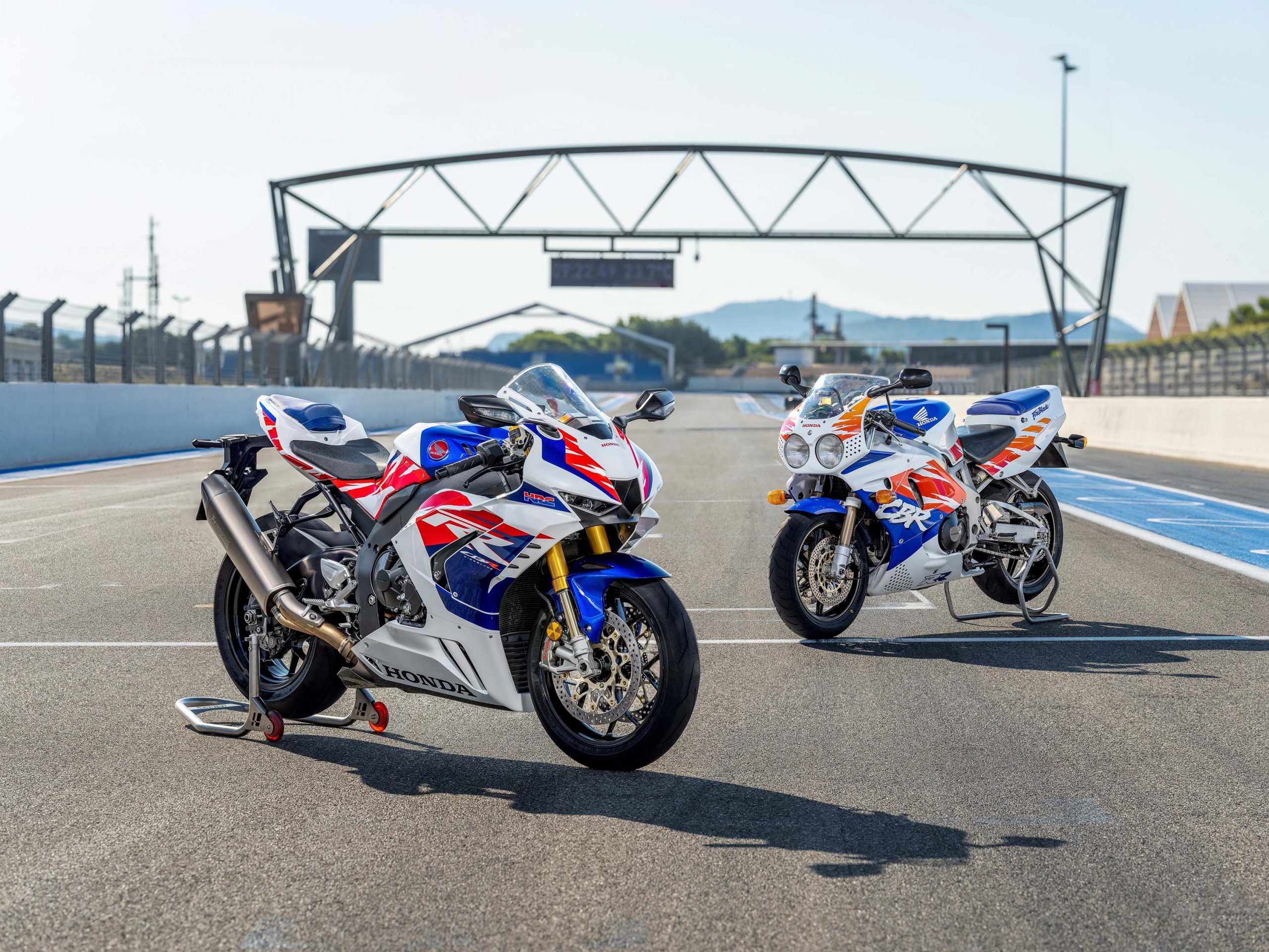 2022 Honda CBR1000RR-R Fireblade in the foreground with the 1992 Honda CBR900RR Fireblade in the background