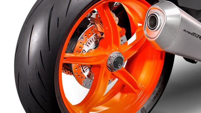 A view of the tires and single-sided swingers on the all-new 2022 KTM Super Duke R EVO