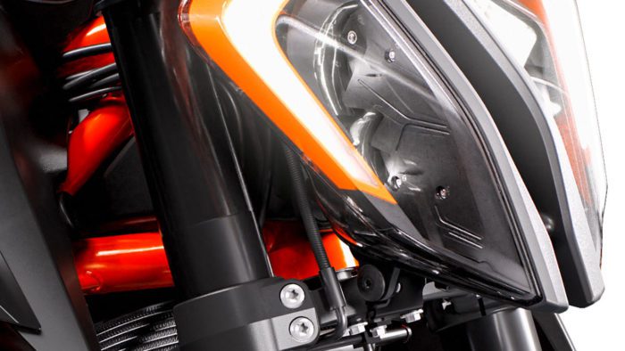 A view of the headlights on the all-new 2022 KTM Super Duke R EVO A view of the headlights on the all-new 2022 KTM Super Duke R EVO