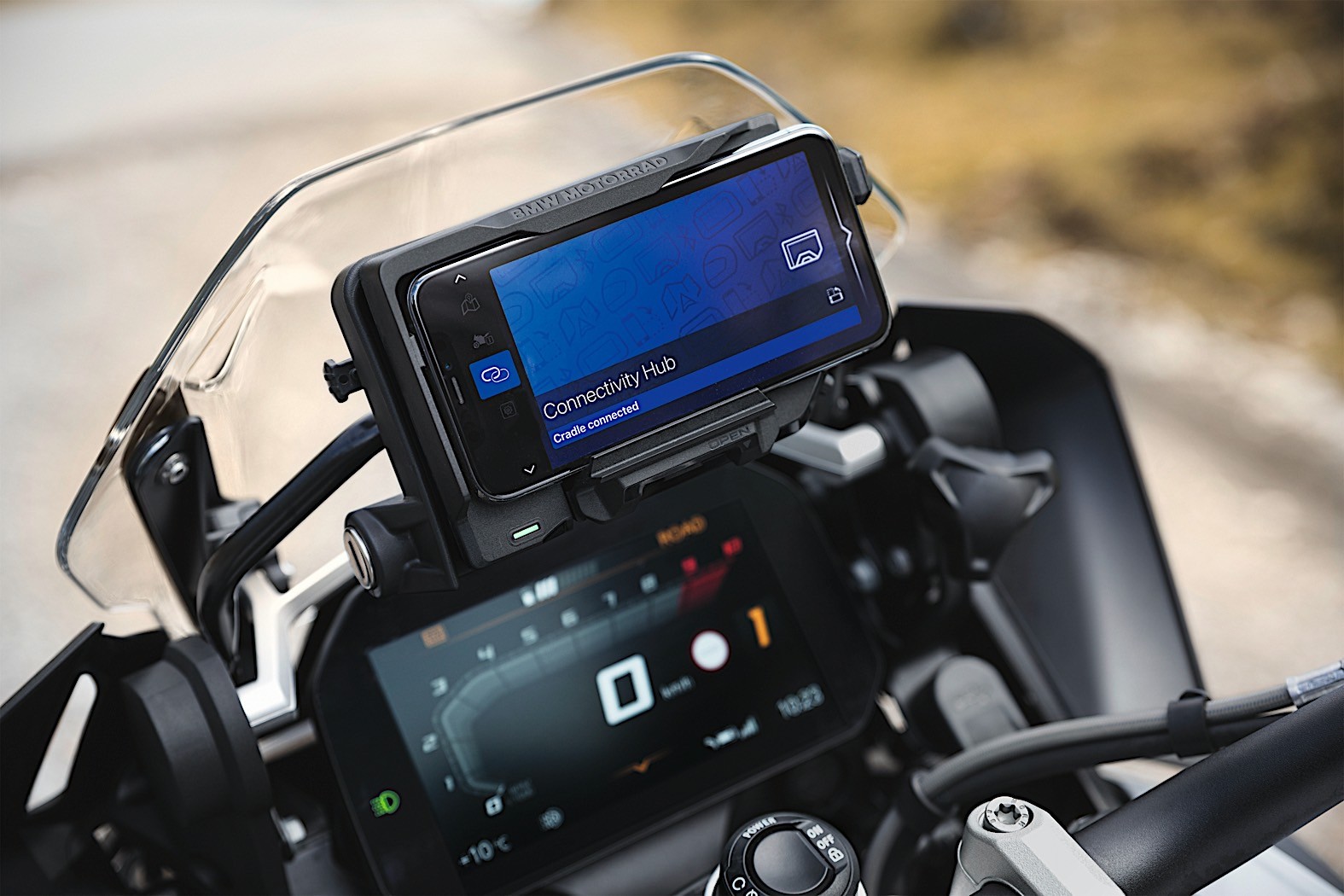 A view of the all-new BMW ConnectedRide Cradle: a smartphone holder that may potentially have the damping power to protect our smartphone cameras from motorcycle vibrations.