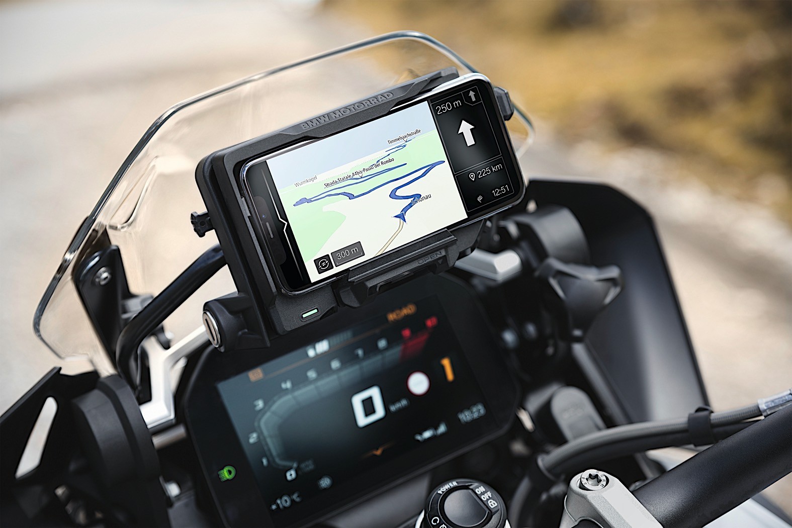 A view of the all-new BMW ConnectedRide Cradle: a smartphone holder that may potentially have the damping power to protect our smartphone cameras from motorcycle vibrations.