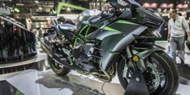 A side view of the all-new 2022 Kawasaki Ninja H2 SX SE hyper sport motorcycle