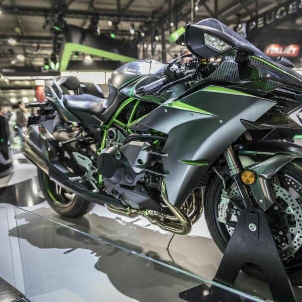 A side view of the all-new 2022 Kawasaki Ninja H2 SX SE hyper sport motorcycle