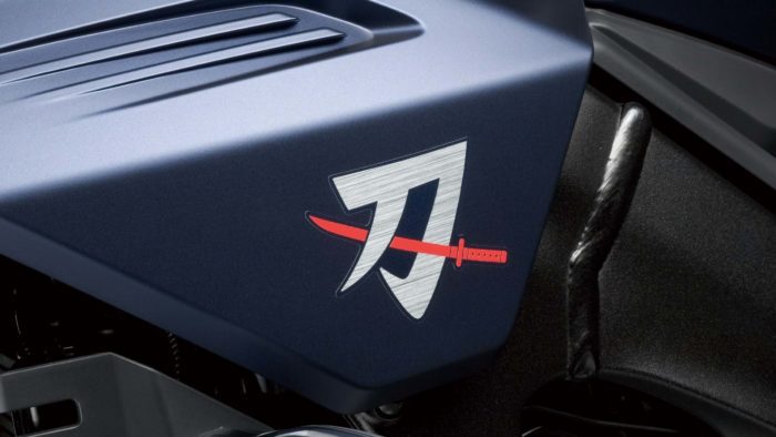 Suzuki Katana 2022: close-up of side fairing and Katana logo Suzuki Katana 2022: close-up of side fairing and Katana logo