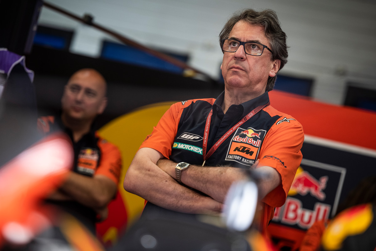 KTM CEO Stefan Pierer looking at a range of KTM bikes: Media Alt - "4thth Rd. MotoGP 2019 – Jerez de la Frontera (ESP)"