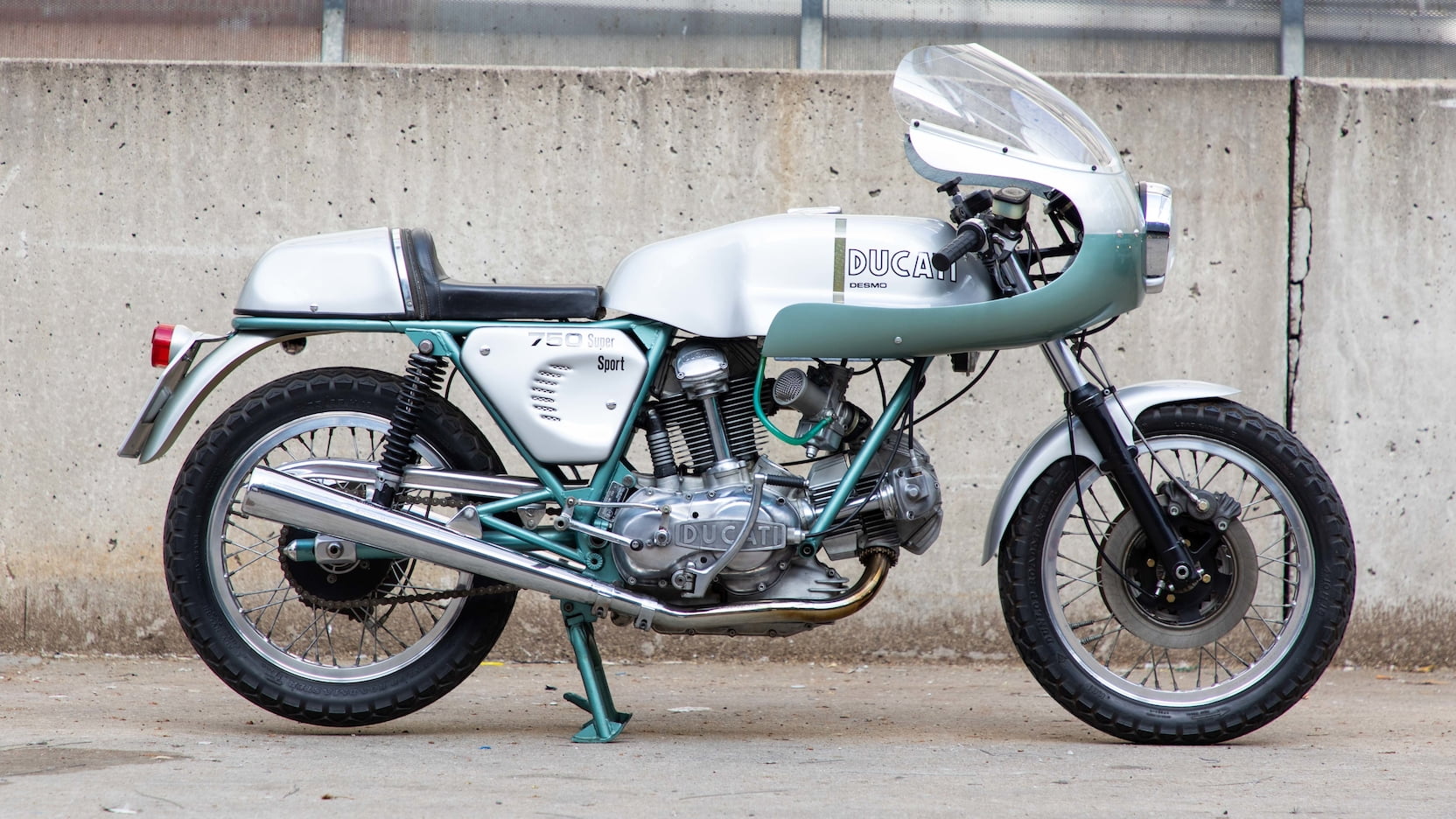 1974 Ducati 750SS with green frame and round case