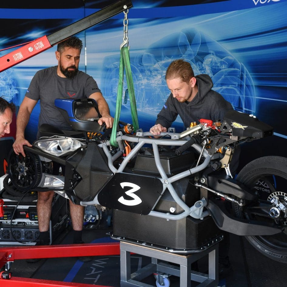 Voxan Wattman Team Blasts Through 21 Electric Motorcycle Speed Records