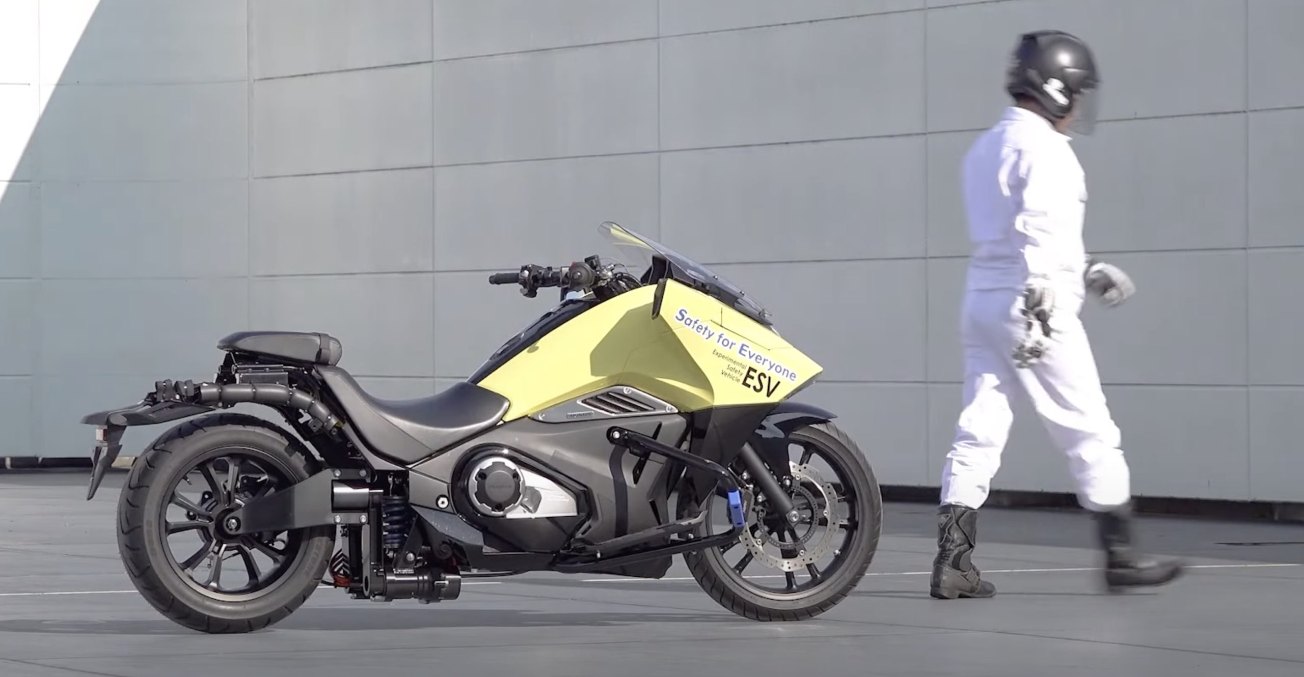 Self deals balancing bike