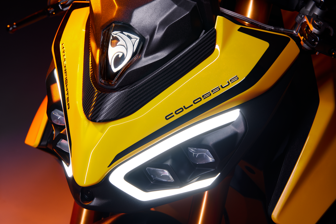 A view of the new Damon HyperFighter Colossus - complete with the black decals and bumblebee-yellow aesthetic