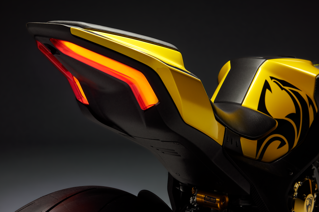 A view of the new Damon HyperFighter Colossus - complete with the black decals and bumblebee-yellow aesthetic