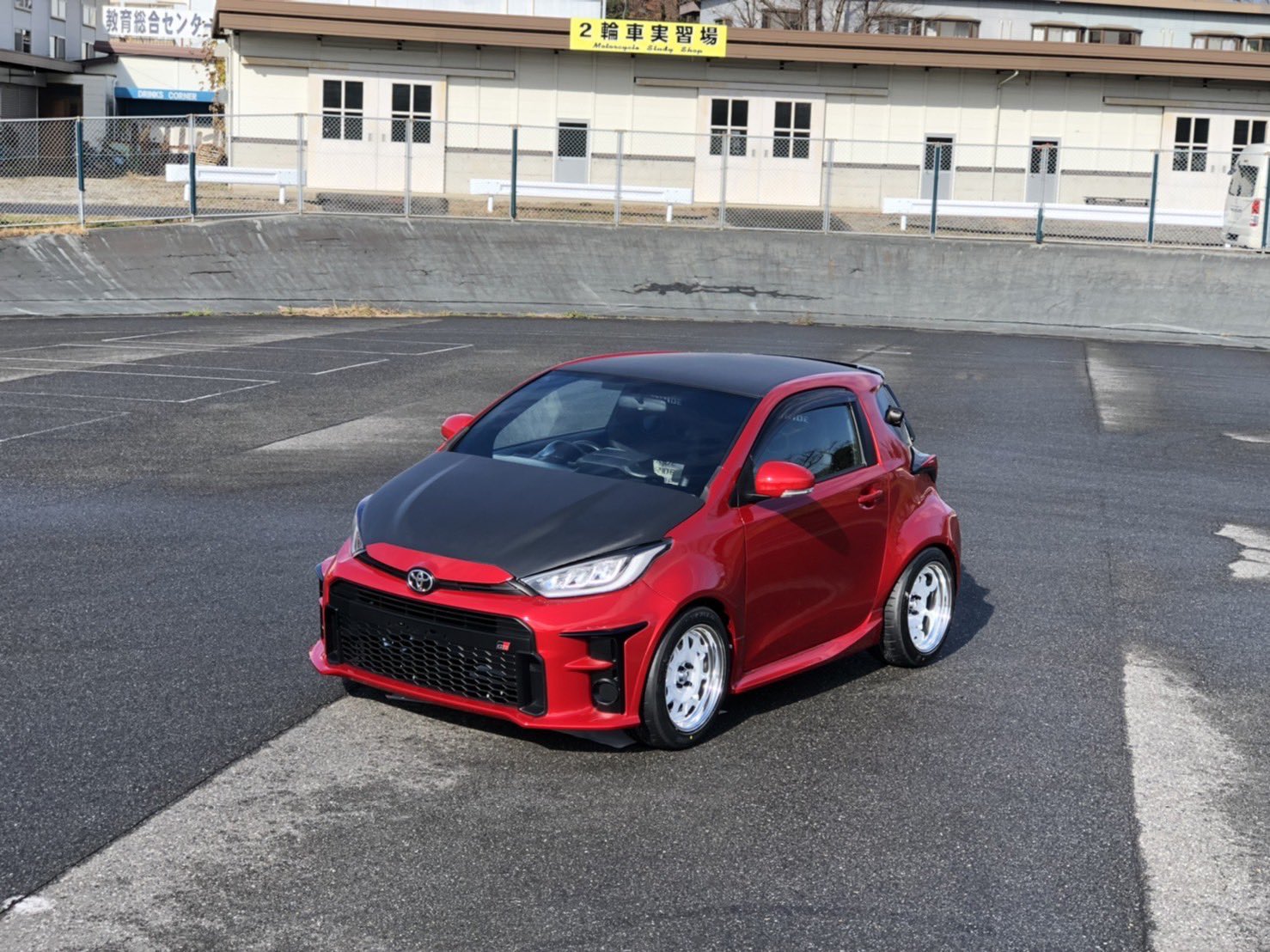 A view fo the Yyaris Jr, a custom mini car modded out with a Kawasaki Ninja ZX-14 engine, courtesy of SAIJIDAI Automotive Shop and Saitama Automotive College