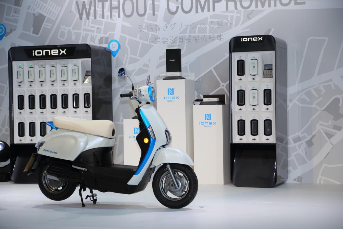 Ionex electric scooter with removable battery charging station for reference