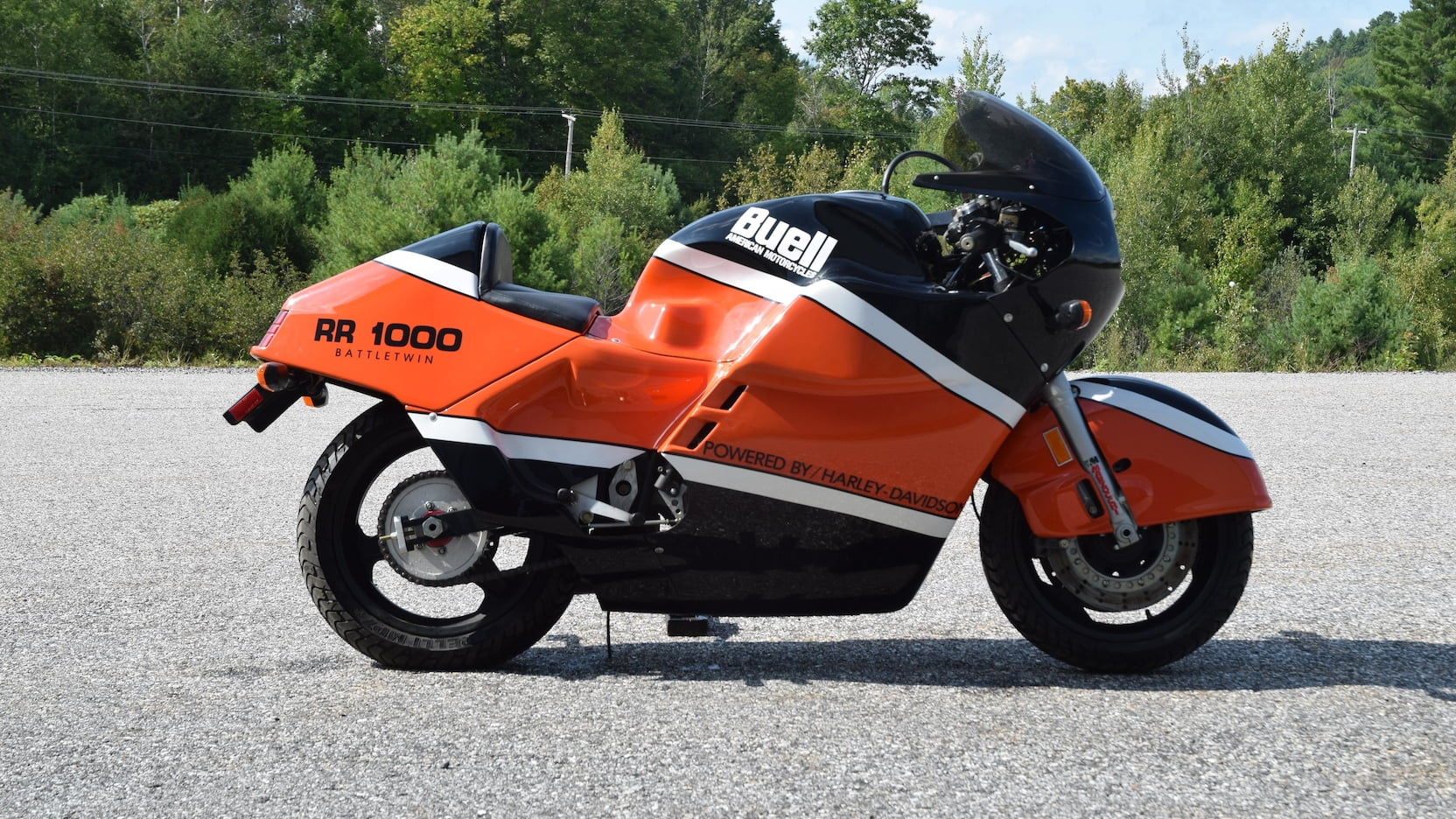 A side view of the 1987 Buell RR1000