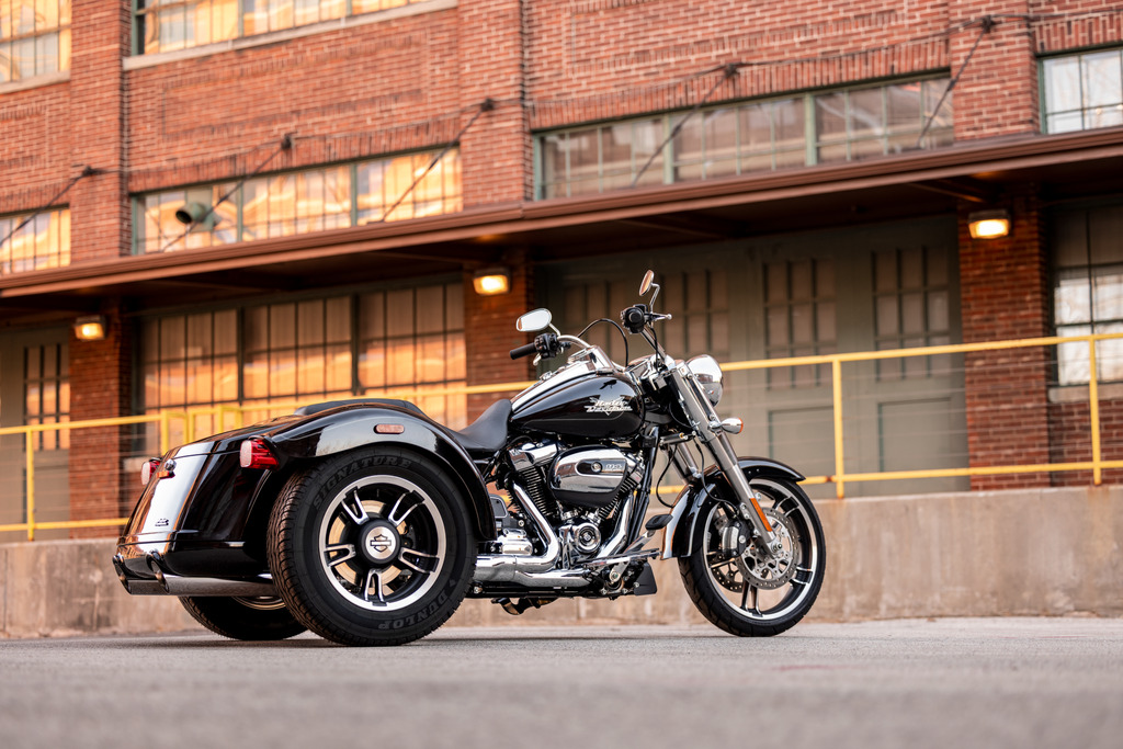 2022 Harley Davidson Freewheeler in Vivid Black