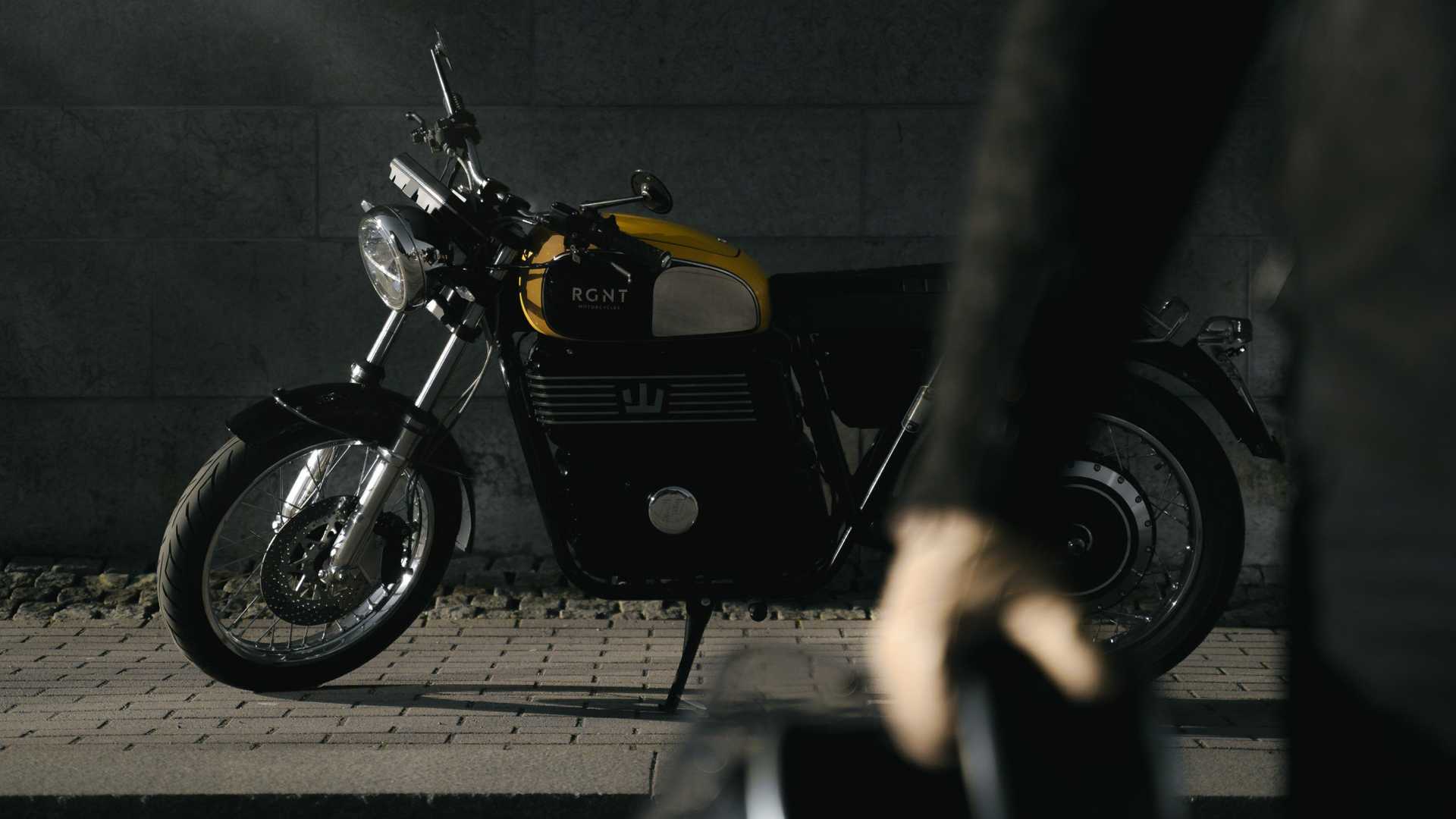 A view of the RGNT NO.1_CLASSIC and NO.1-SCRAMBLER