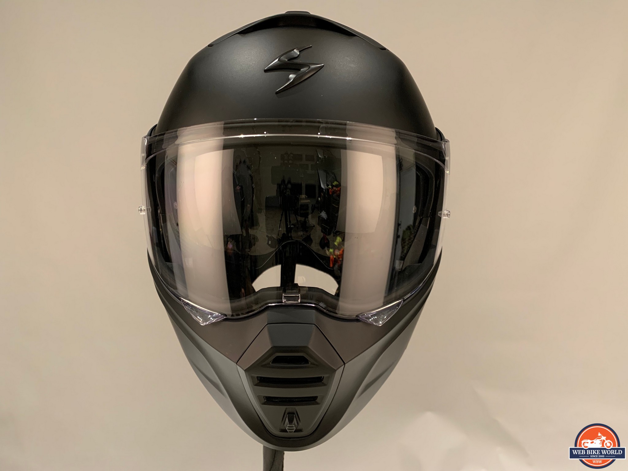 Front view of the EXO GT930 helmet