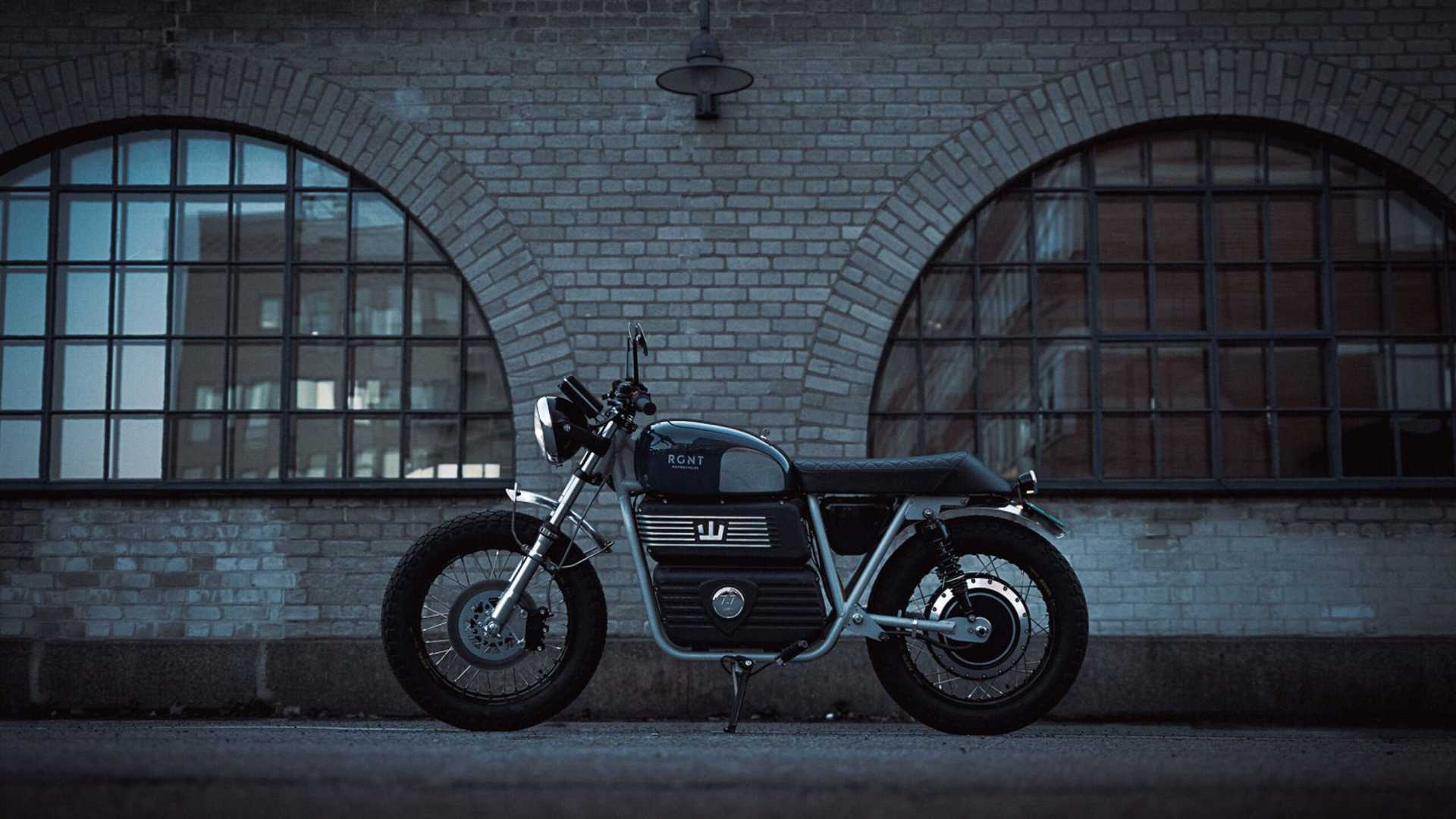 A view of the RGNT NO.1_CLASSIC and NO.1-SCRAMBLER