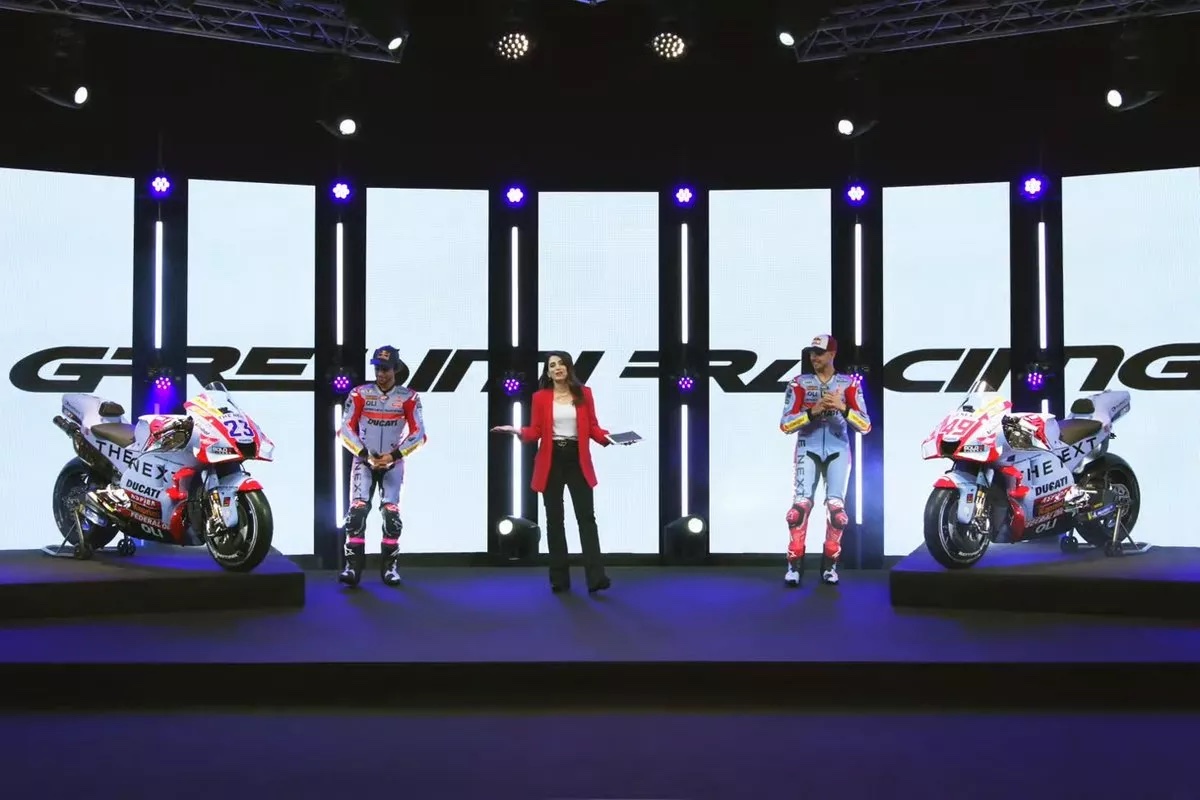 A view of the reveal of Gresini Racing's bikes, complete with the celebration of their two-year contract with Ducati Corse