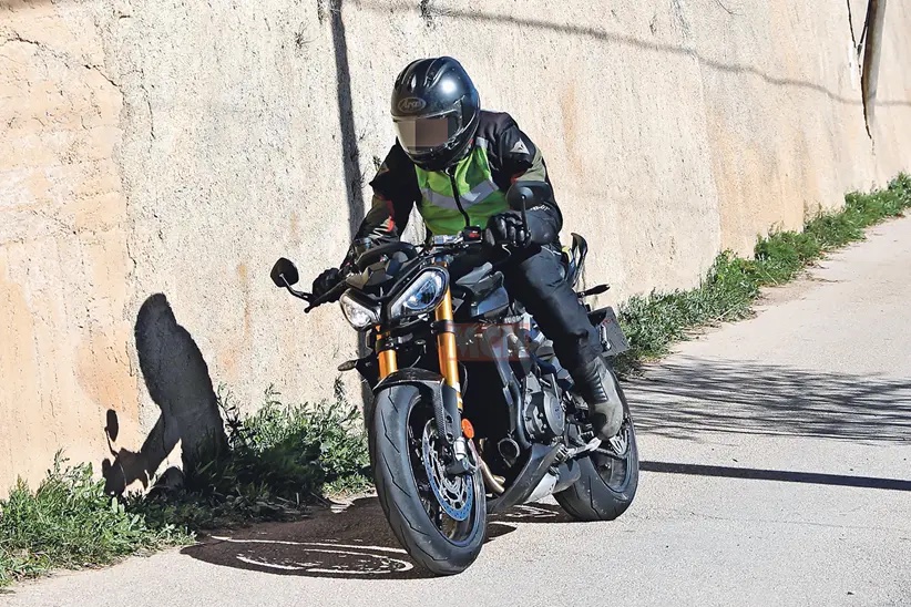 A view of the new machine that Triumph's been taking out for tests - note the new gold Ohlins suspension, the changes to the bodywork, splitter at the front, and higher raised clip-ons.