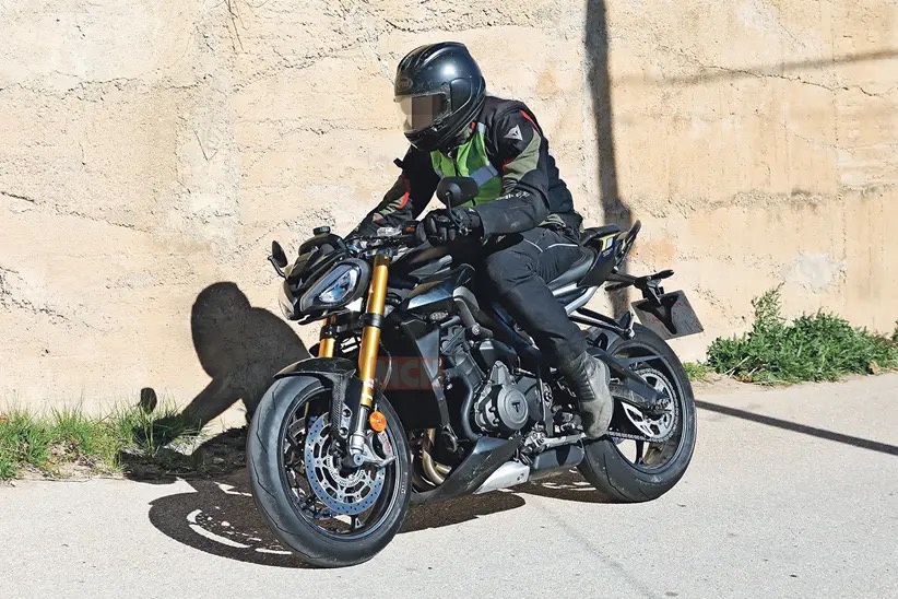 A view of the new machine that Triumph's been taking out for tests - note the new gold Ohlins suspension, the changes to the bodywork, splitter at the front, and higher raised clip-ons.