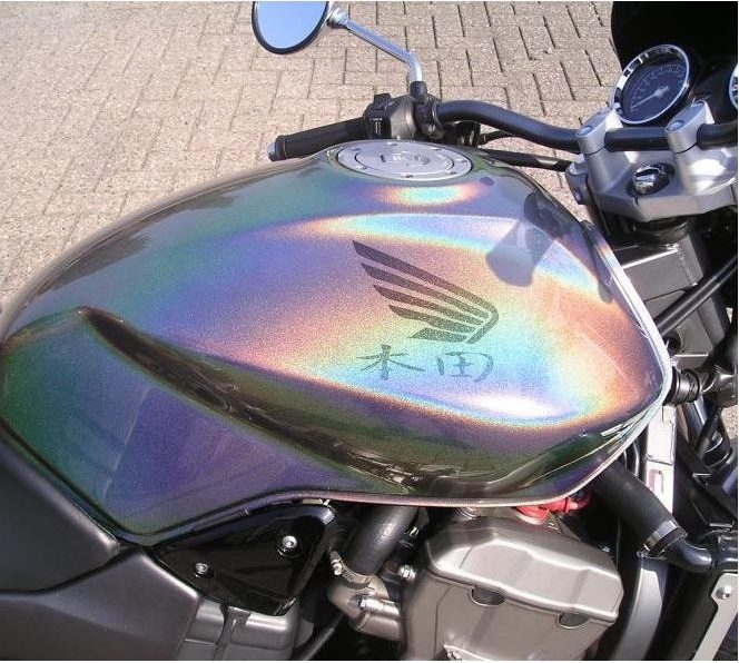Holographic paintjob on fuel tank