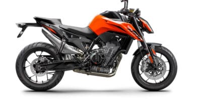 Studio image of the 2022 KTM 790 Duke