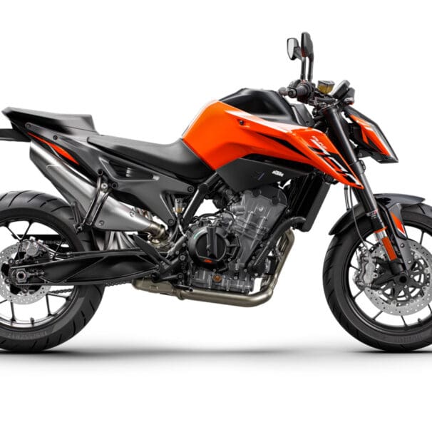 Studio image of the 2022 KTM 790 Duke