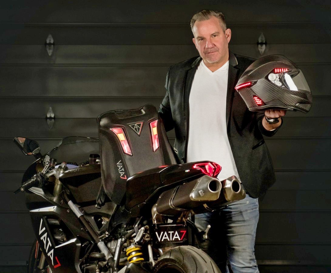 The VATA7 X1 Speed and Light LED Smart Helmet