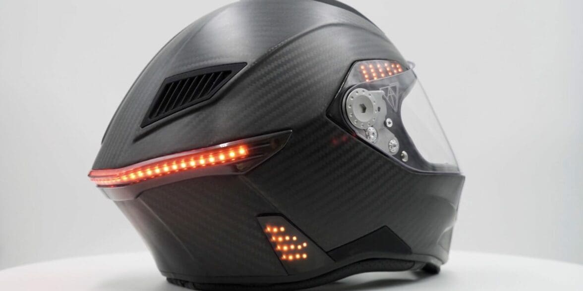 A view of the Vata7 X! Smart helmet featuring a synchronized lighting system that pairs with your bike's turning signals for a safer ride