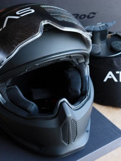 Unpacked Ruroc Atlas 4.0 helmet and box contents