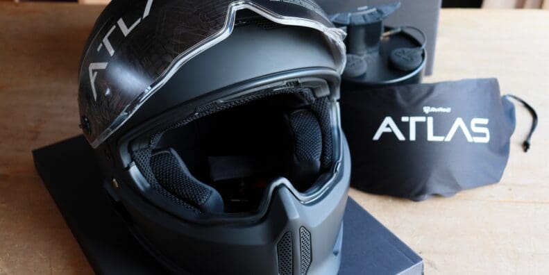 Unpacked Ruroc Atlas 4.0 helmet and box contents