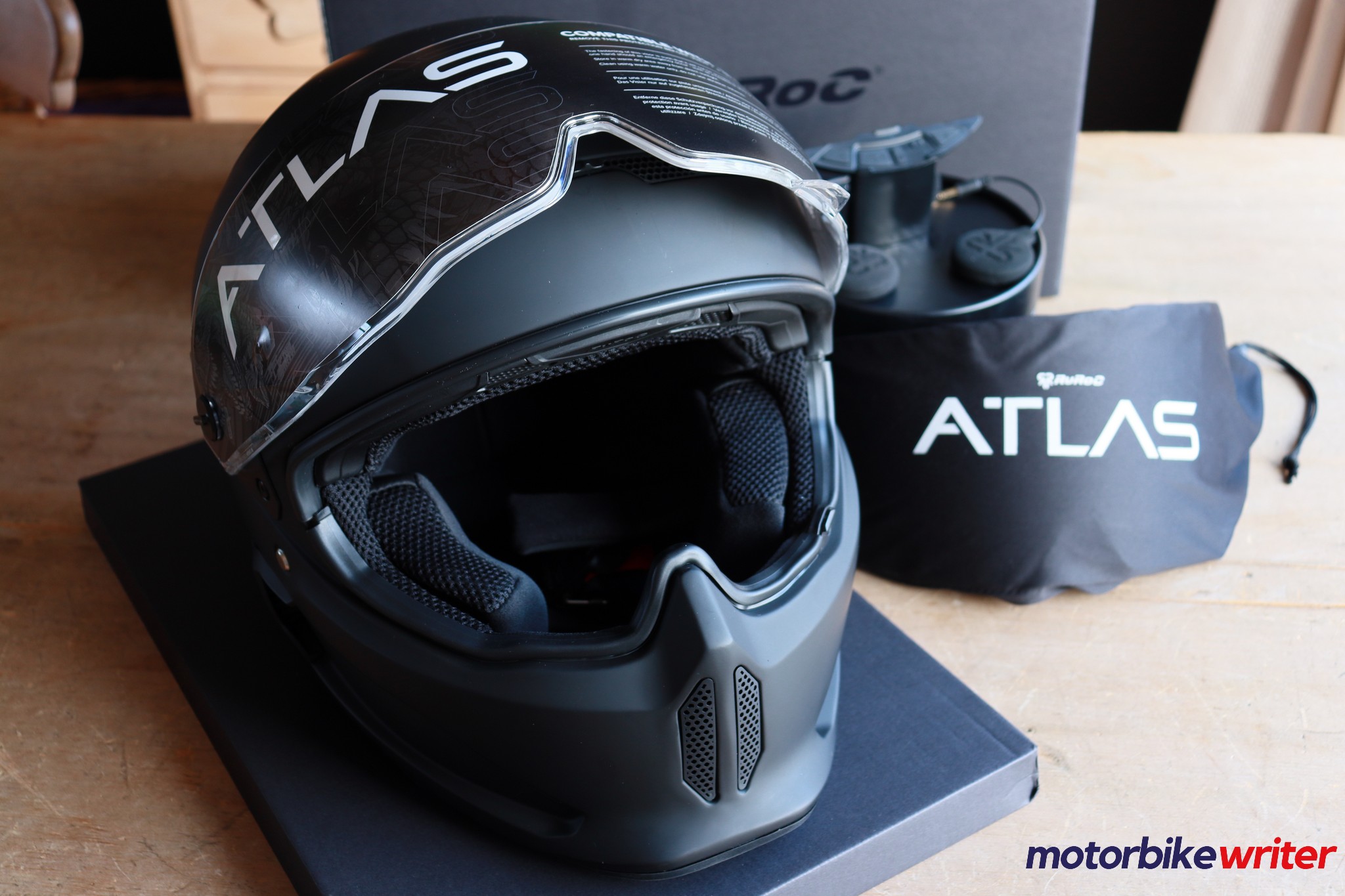 Unpacked Ruroc Atlas 4.0 helmet and box contents