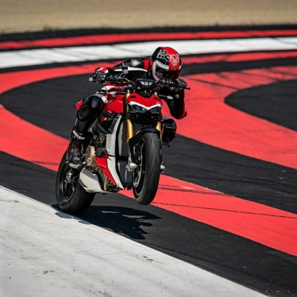 2022 Ducati Streetfighter V4 & V4S