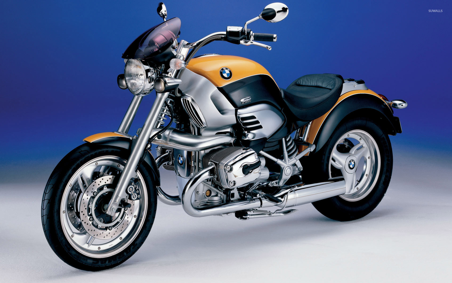 A view of the BMW R1200C