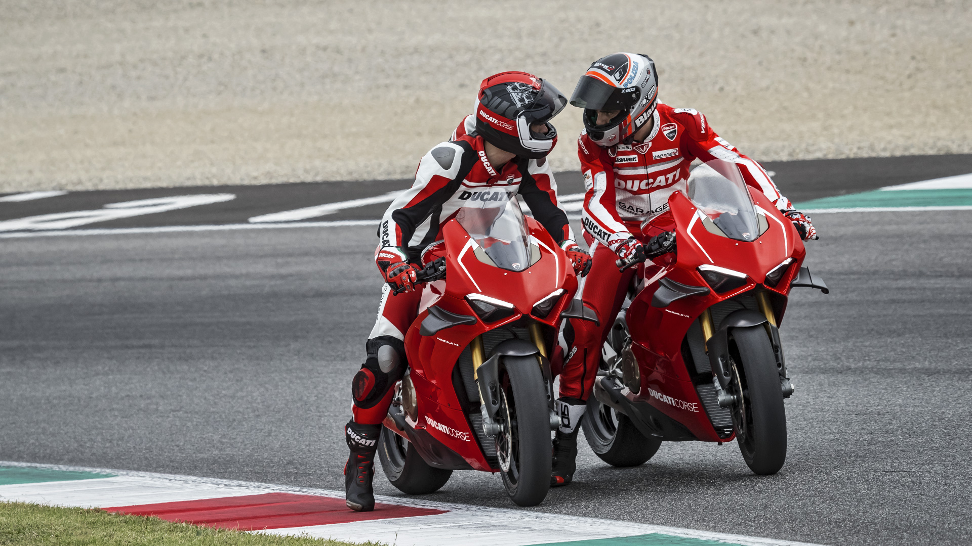 Ducati Panigale V4 R - The Sound of Excellence 