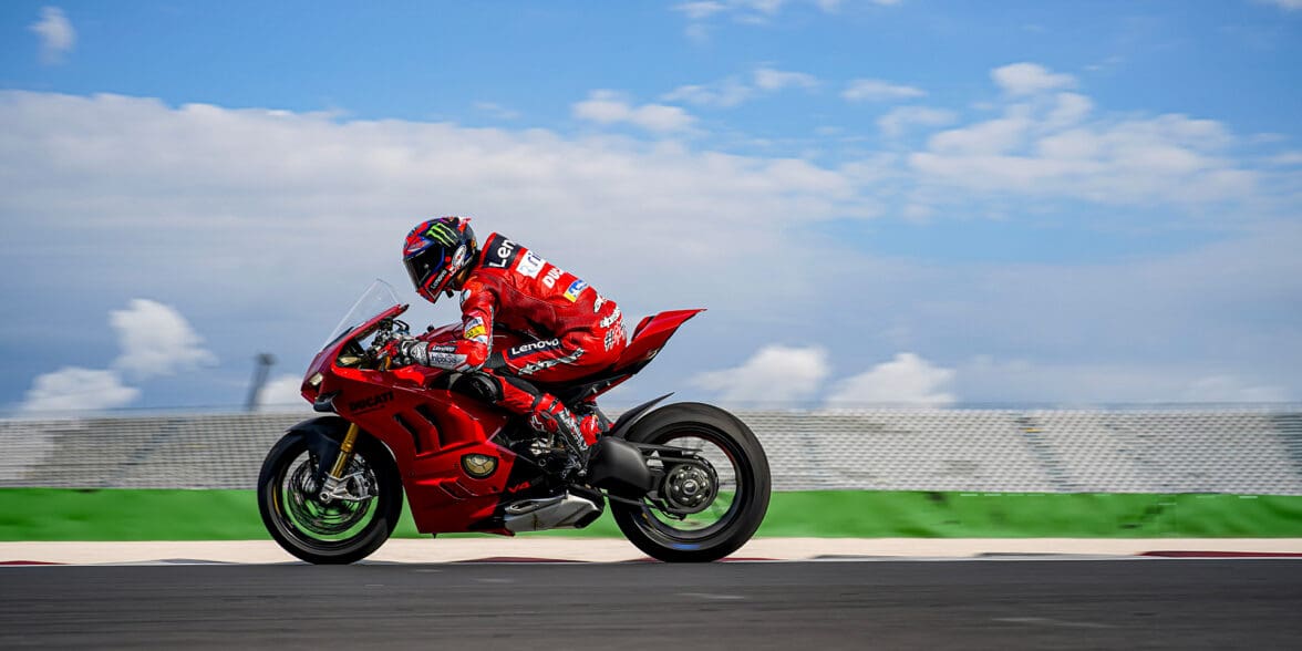 2022 Ducati Panigale V4 / V4 S