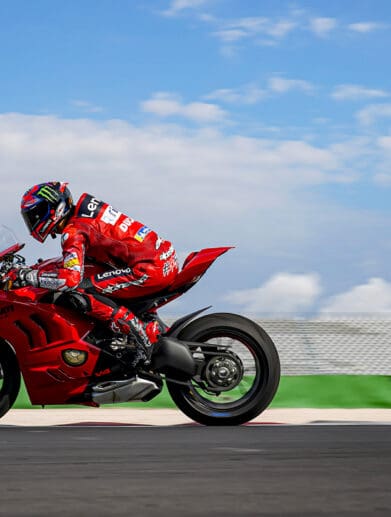 2022 Ducati Panigale V4 / V4 S