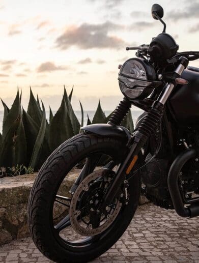 2022 Moto Guzzi V7 Stone E5