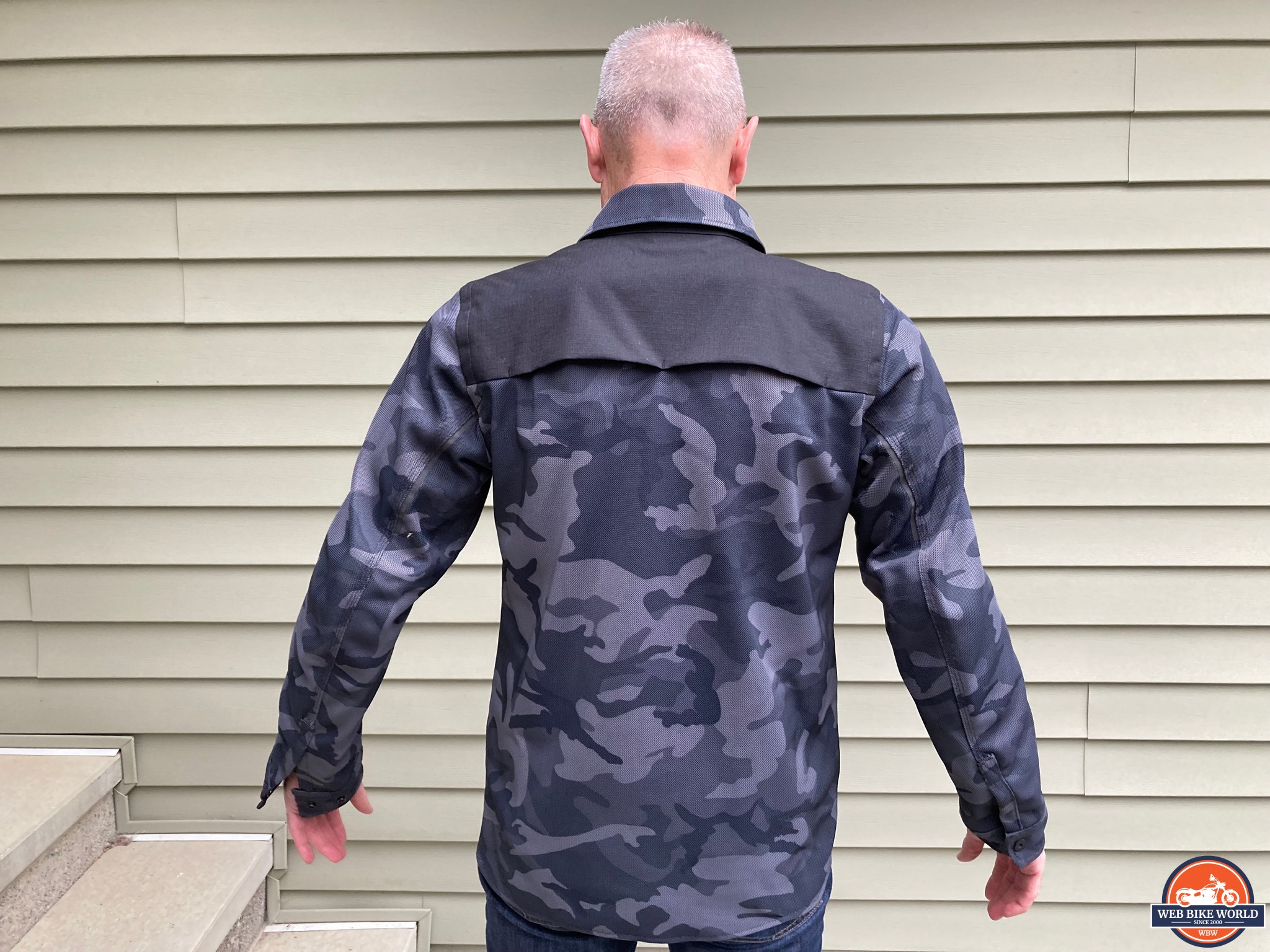 Rear view of the REV'IT! Tracer Air 2 overshirt