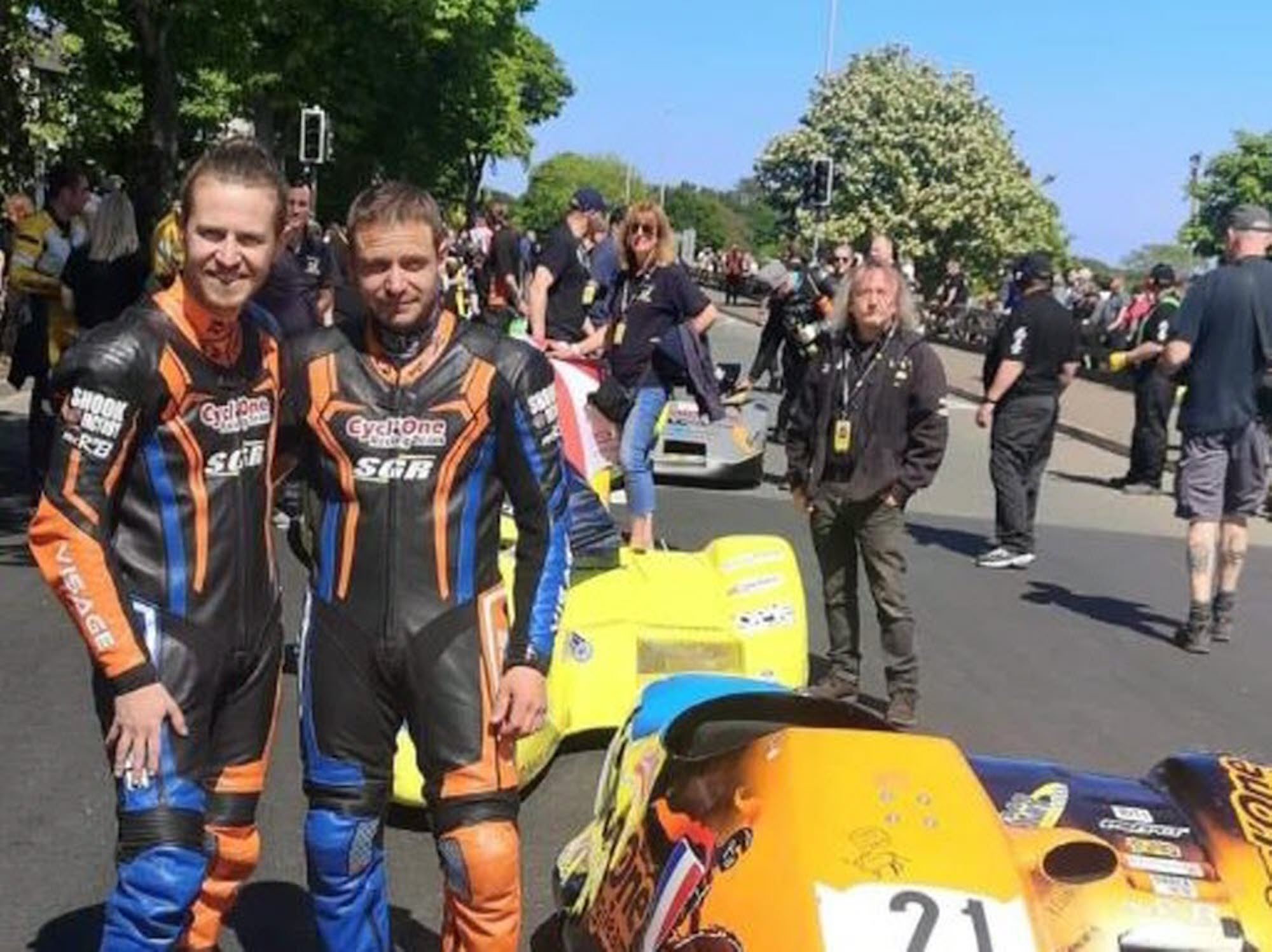 César Chanel and Olivier Lavorel in the 2022 Isle of Man TT. Photo courtesy of Le Progres.