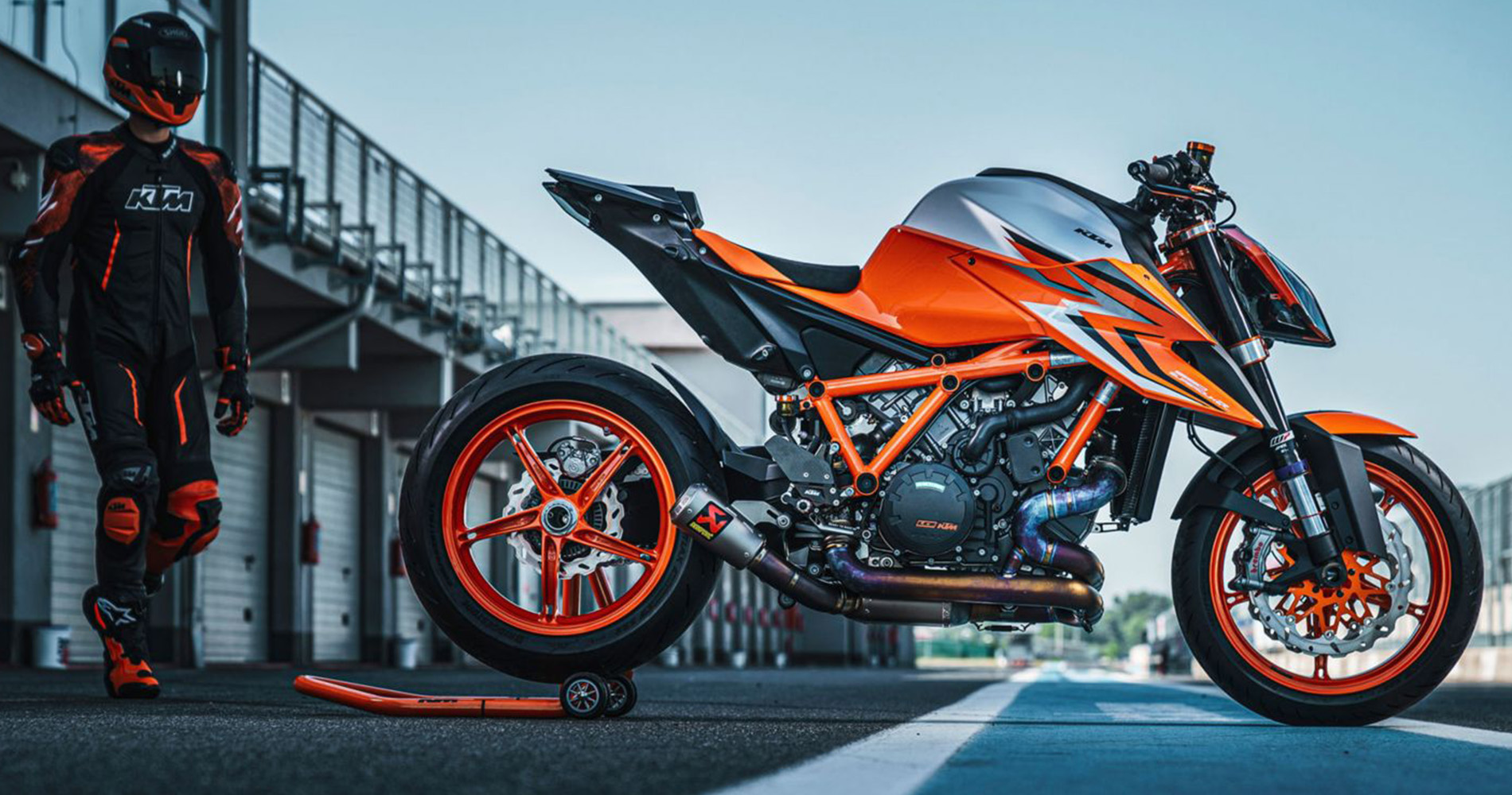 2022 KTM 1290 Super Duke R Evo [Specs, Features