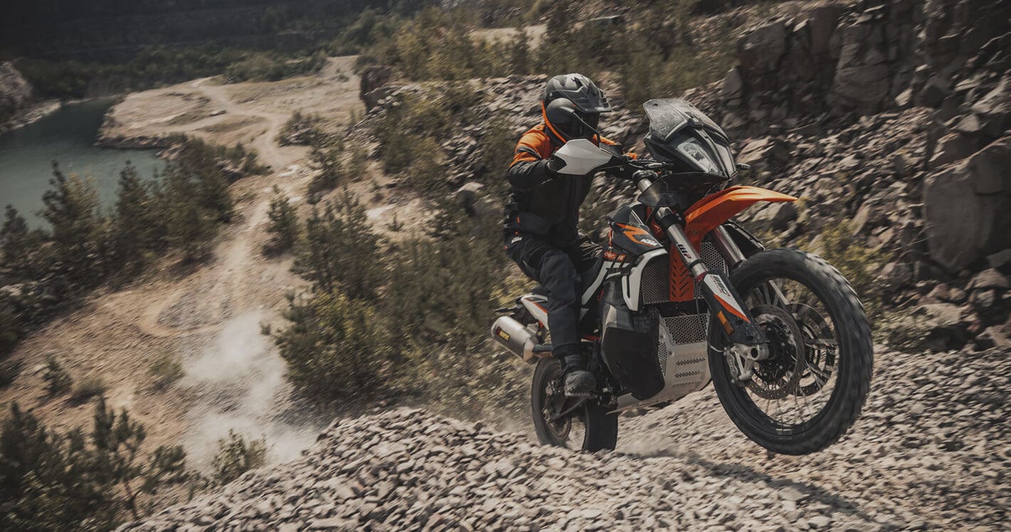 2022 KTM 890 Adventure R [Specs, Features, Photos] wBW